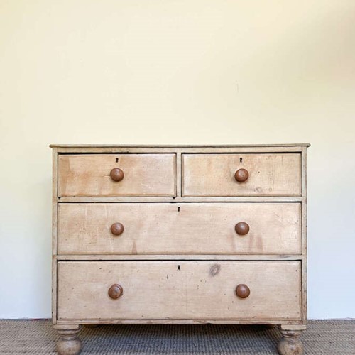 Victorian Pine Chest of Drawers with Wooden Handles