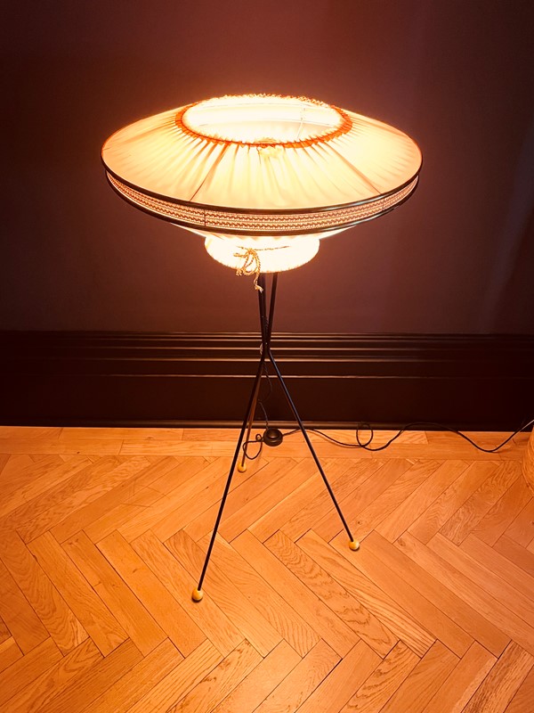 Space age German Floor Lamp-20th-century-filth-ae62a4c6-24b2-4b3a-b092-2355ba907ce2-main-637866870730408770.jpeg