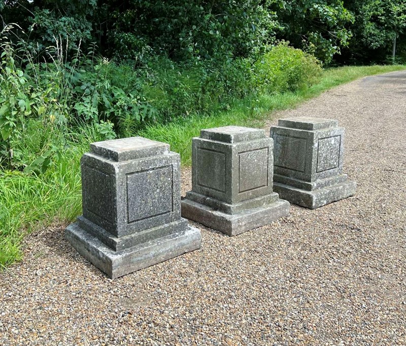 Portland Stone Pedestals-42e6ad07-21b0-408f-ab67-56a3b1379783.jpg