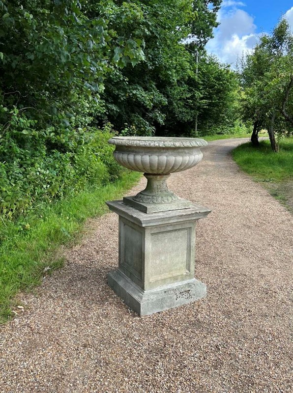 Large Fontainebleau Urn and Pedetsal-88eef675-bc28-483e-b587-376c243edeb7.jpg