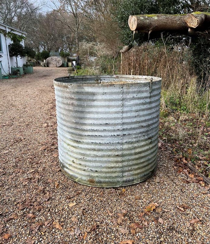 Large Galvanised Planter-9e5567f6-9973-4ee3-89a4-cac2014d64fa.jpg