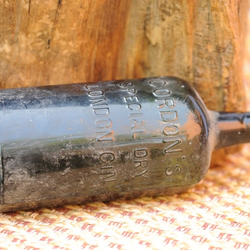 1914 Gin Bottle Gordon's Special Dry London Gin Glass Bottle Pub Bar Restaurant 