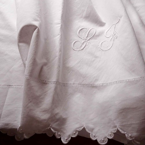 So Pretty! White Linen Sheet, Scalloped Edging