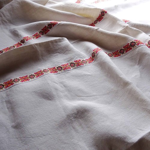 Linen Tablecloth With Ribbon Detail