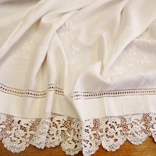 Embroidered Linen Sheet With Lace Edging