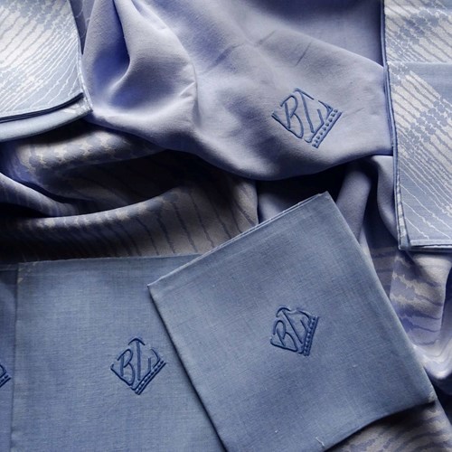 Stylish Blue And Silver Damask Tablecloth Set