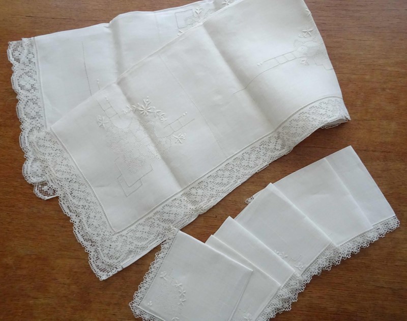 Fine linen tablecloth and six napkins-amanda-leader-39uk21-lawn-cloth-6-napkins-0002-main-637534830974409340.jpg