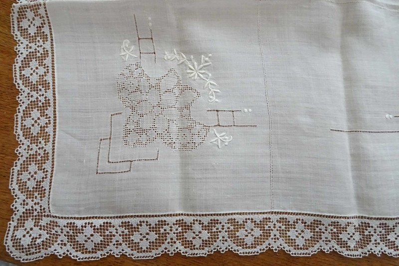 Fine Linen Tablecloth And Six Napkins-amanda-leader-39uk21-lawn-cloth-6-napkins-0004-main-637534831082221393.jpg
