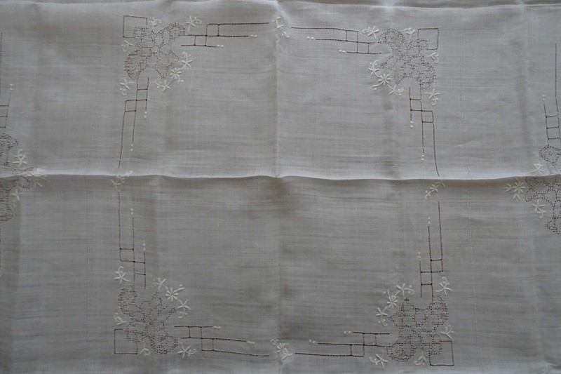 Fine Linen Tablecloth And Six Napkins-amanda-leader-39uk21-lawn-cloth-6-napkins-0008-main-637534831354876840.jpg