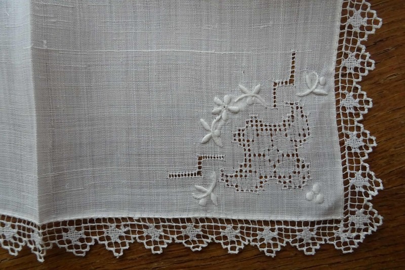 Fine Linen Tablecloth And Six Napkins-amanda-leader-39uk21-lawn-cloth-6-napkins-0011-main-637534831551594552.jpg