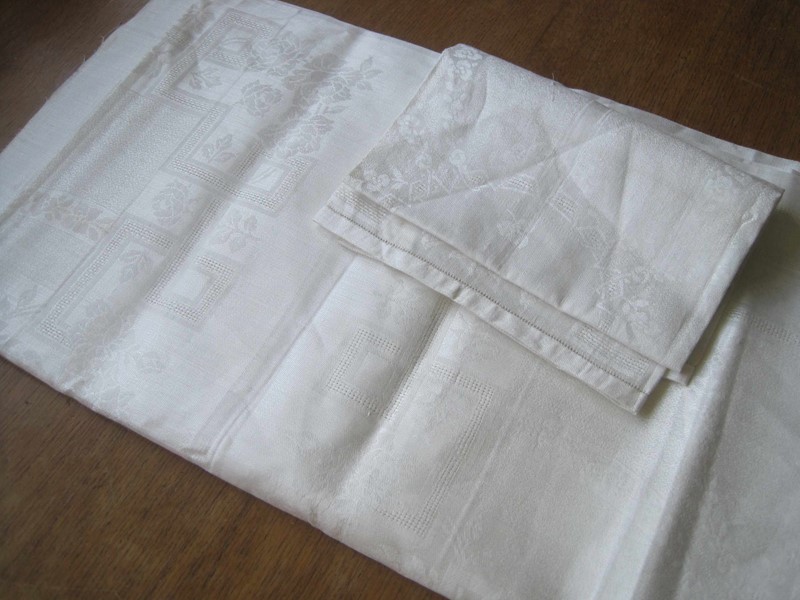 4 unused French linen damask napkins to be hemmed-amanda-leader-560nm19a-unused-length-damask-napkin-fabric-0001-main-637282558844243538.jpg