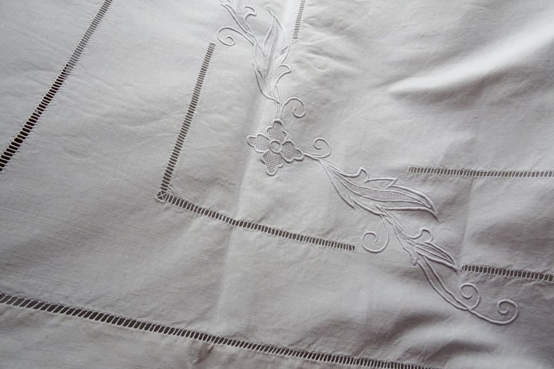 Embroidered linen sheet with matching pillowcases-amanda-leader-61emd22-white-metis-w-pcases-0007-main-638081799170658600.jpg