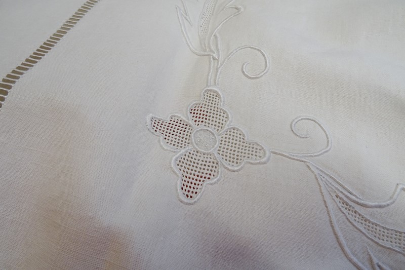 Embroidered linen sheet with matching pillowcases-amanda-leader-61emd22-white-metis-w-pcases-0009-main-638081799277063402.jpg