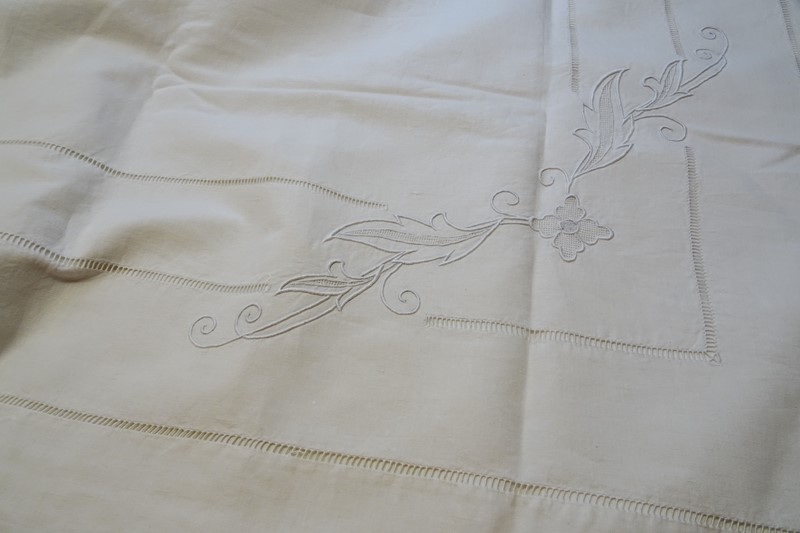 Embroidered linen sheet with matching pillowcases-amanda-leader-61emd22-white-metis-w-pcases-0013-main-638081799487529854.jpg