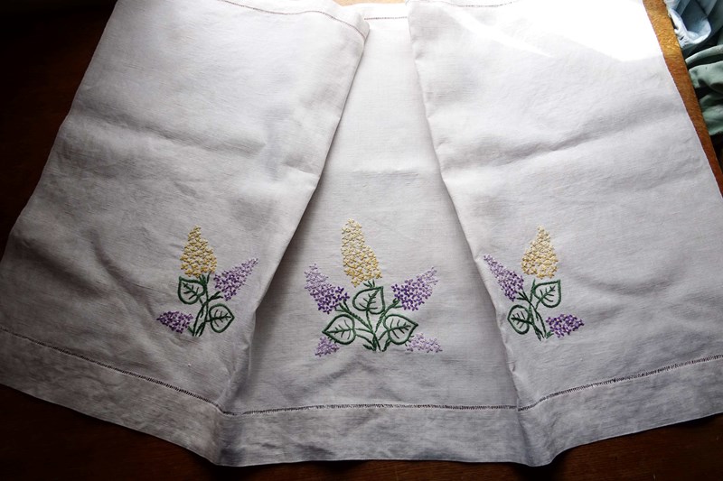 Charming Linen Cloth With Lilac Embroidery-amanda-leader-87uk23-linen-panel-lilac-emb-0001-main-638288368308434223.jpg