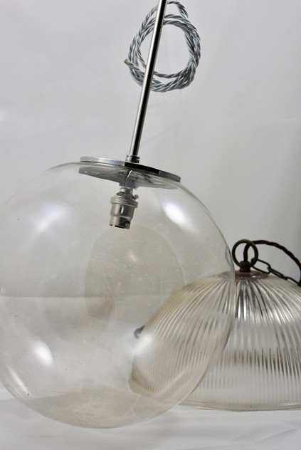 Globe hanging light-antiques-and-decorative-1hundred-PIC_0636_main_636440474765117446_large_main_636463710565509227.jpg