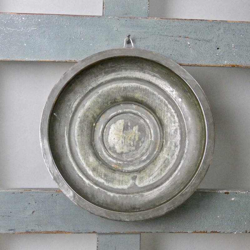 Engraved copper lid-appleby-antiques-c16232c-circular-dec-lid-main-637249038508336260.jpg