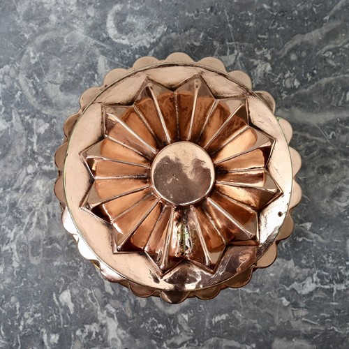 "Radiatoing Sun" Copper Jelly Mould