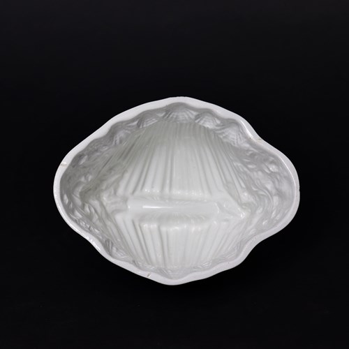 Grimwade's Pottery Jelly Mould. Shell Design