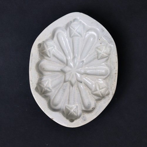 Small, Minton Geometric Mould