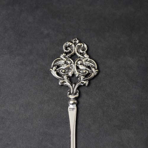 Hatelet Skewer With Classical Bird Design