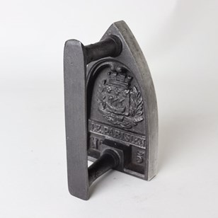 Cast Iron Flat Iron "Le Parisien"
