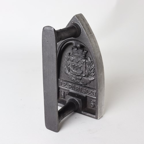 Cast Iron Flat Iron "Le Parisien"