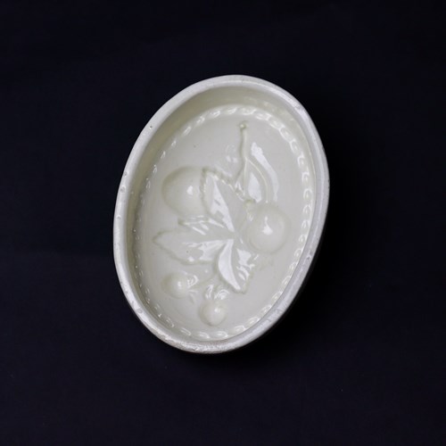 18Th Century, Creamware Mould With Cherries To Base