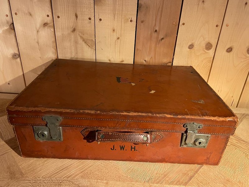 1940's Suitcase-arundel-eccentrics-img-20221227-wa0001-main-638079264772155759.jpg