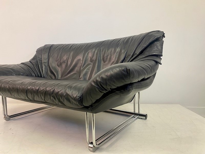 1970s Italian Black Leather Two Seater Sofa-august-interiors-img-9203-main-637974606915531048.jpeg