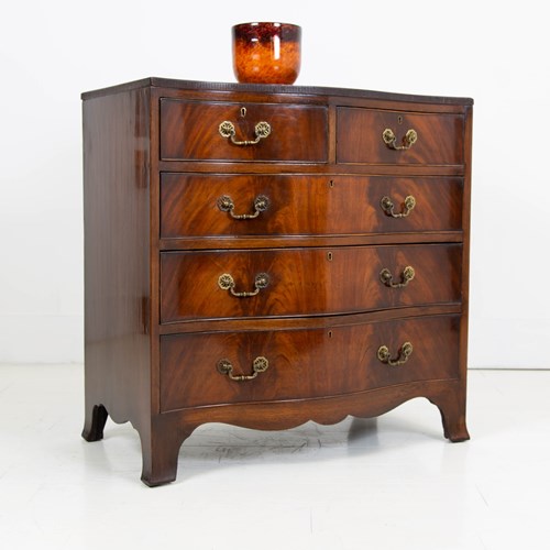 Early 20Th Century Serpentine Front Chest Of Drawers