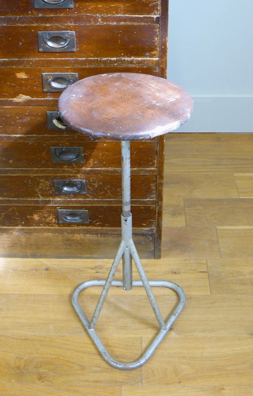 Vintage 1930S Industrial Swivel Stool-billy-hunt-vintage-factory-stool-0001-p1430316-main-637577887178608224.jpg