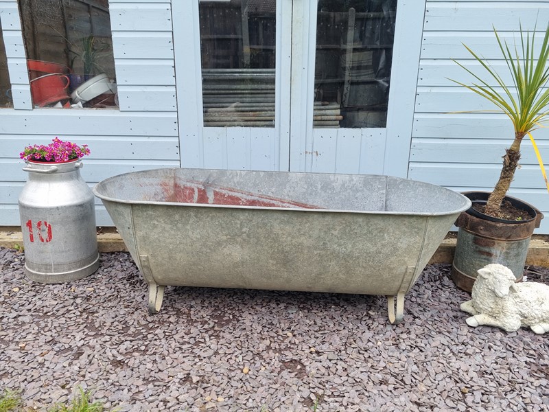 Large Vintage Galvanised Bath Tub Planter-bucks-retro-vintage-20220605-123230-main-637927083908970387.jpg