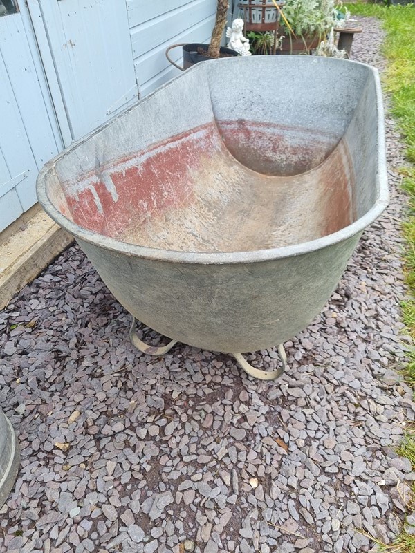 Large Vintage Galvanised Bath Tub Planter-bucks-retro-vintage-20220605-123301-main-637927084387765267.jpg