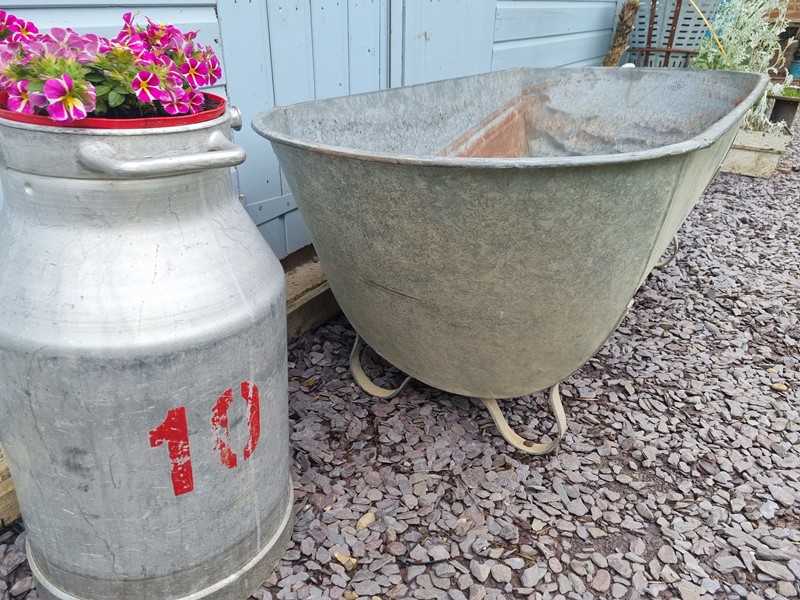 Large Vintage Galvanised Bath Tub Planter-bucks-retro-vintage-20220605-123346-main-637927084448858662.jpg