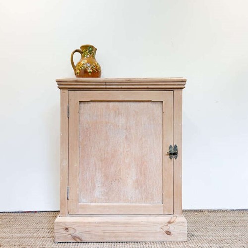 Victorian Pine Cupboard with Internal Shelves