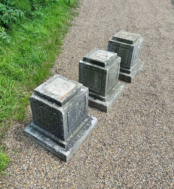 Portland Stone Pedestals-c9db8c18-3401-4a5f-bf77-665dc2e73f85.jpg