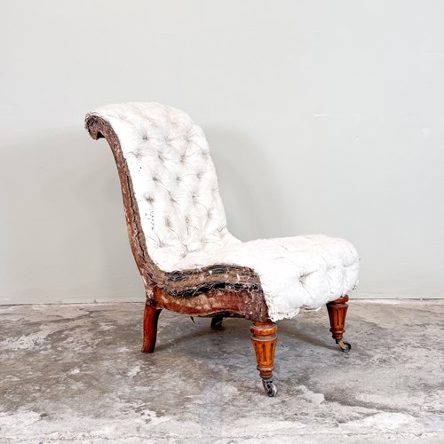 Curvaceous Slipper Chair