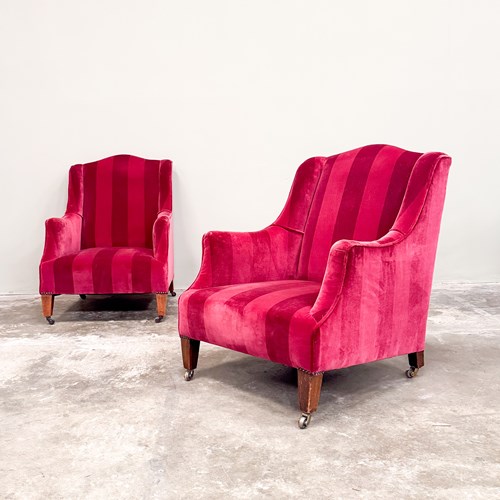 Pair Of Elegant 20Th Century Winged Armchairs