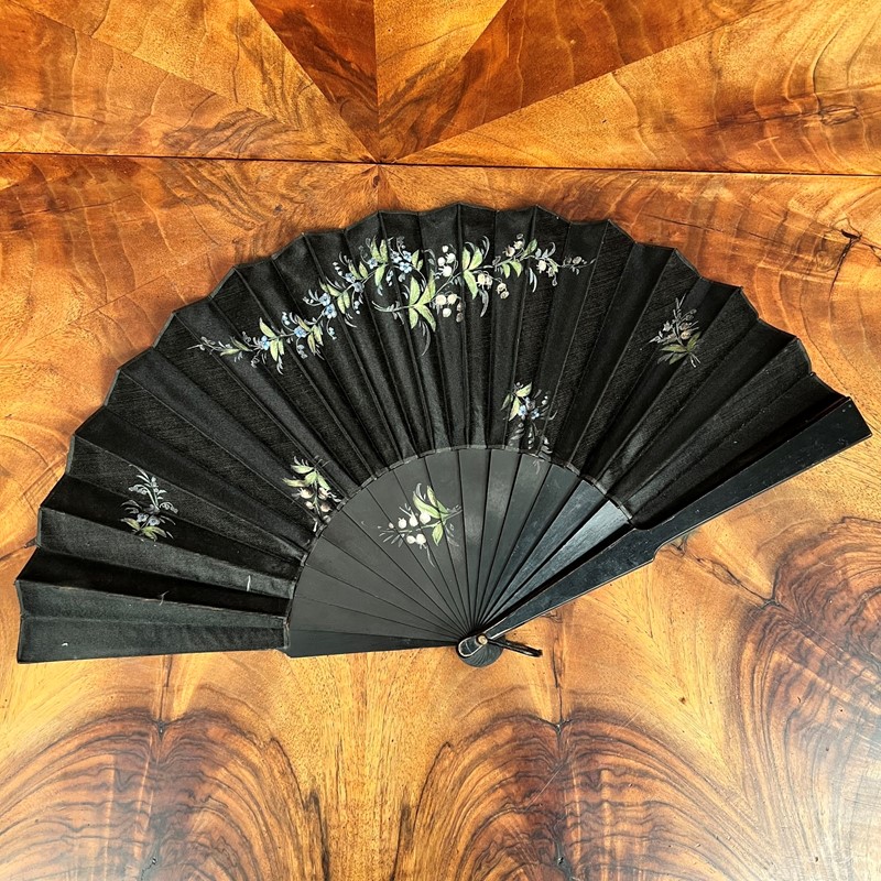 A Victorian Hand Painted Fan-collier-antiques-0-img-7102-main-638071439151034996.jpeg