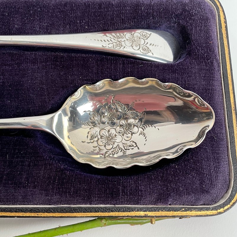 A Pair of Cased Silver Plated Spoons-collier-antiques-1-img-4899-main-638042291080138950.jpeg