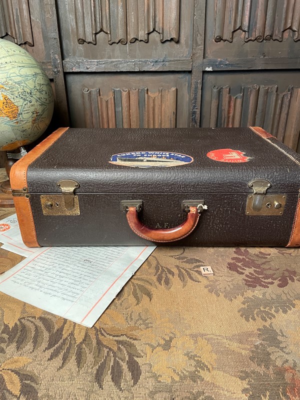 1940s' American Suitcase-collier-antiques-1-main-637739616297690261.jpg