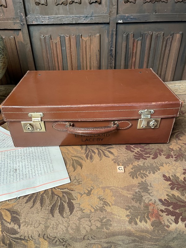 Early 20th Century Hide Leather Suitcase-collier-antiques-1-main-637740506422251993.jpg