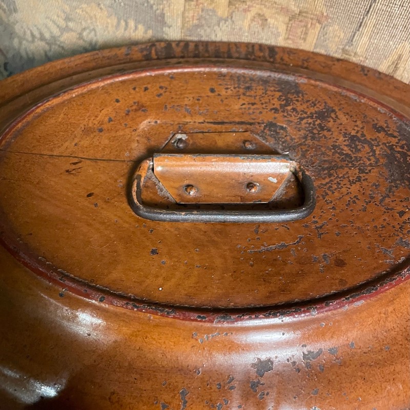 A Victorian Tin Hat Box-collier-antiques-3-5c1026c3-53f1-426a-a8ad-71f24ef2a0eb-main-638024064958384634.jpeg