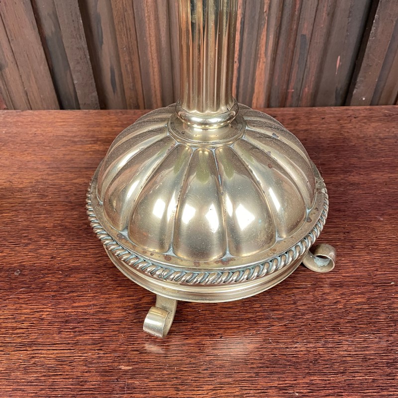A Very Tall Victorian Oil Lamp-collier-antiques-4-img-7431-main-637828584730636425.jpeg