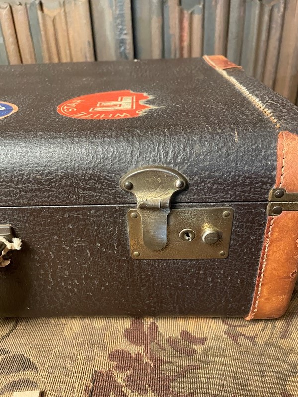 1940s' American Suitcase-collier-antiques-4-main-637739617011749265.jpg