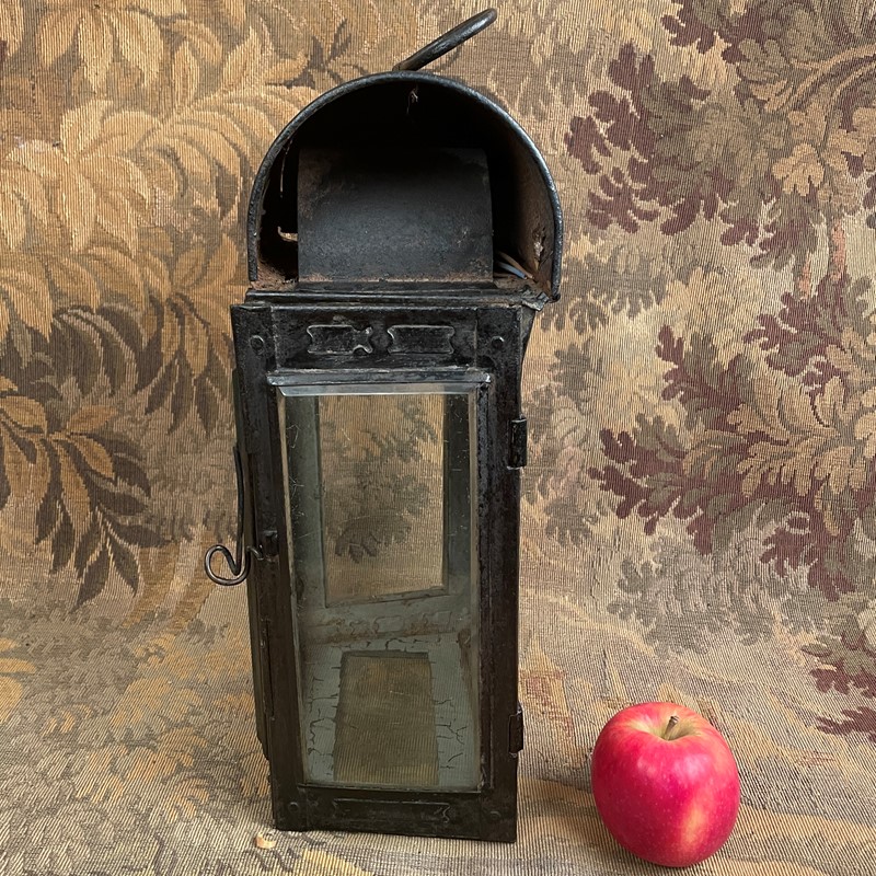 A Large Victorian Lantern-collier-antiques-d65711ac-fda4-4ff4-ab66-8840ef800001-main-638048297191228500.jpeg