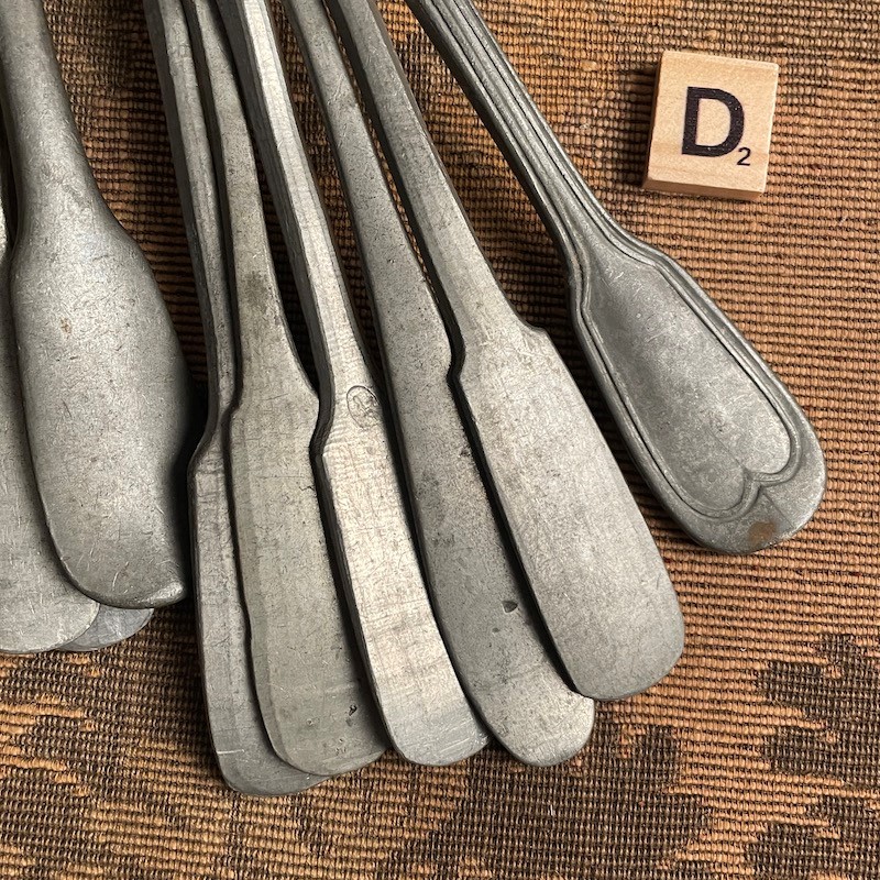 A Harlequin Set of 9 Large Pewter Spoons-collier-antiques-img-0402-1-main-637727677335293385.jpeg