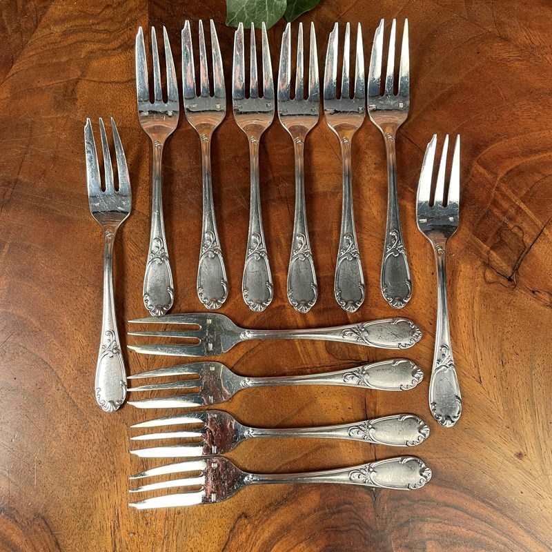 A Set Of 12 French Silver Plated Cake Fork-collier-antiques-img-1803-main-638163914812504675.JPG