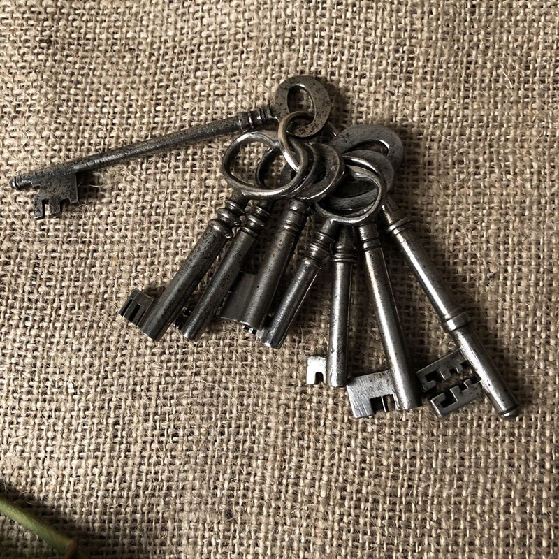 Bundles of Keys-collier-antiques-img-6937-main-637499458491580034.jpg